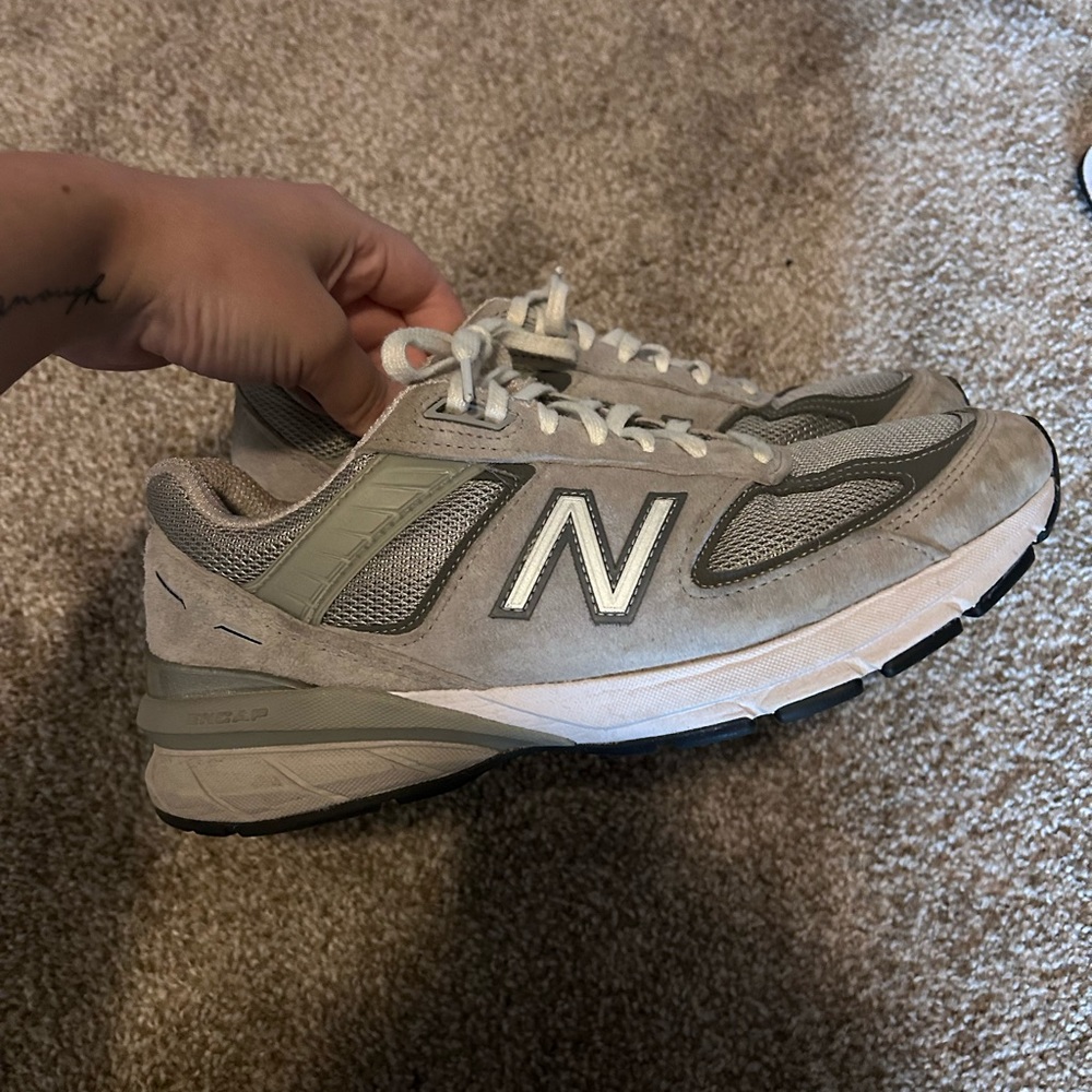 New Balance 990V5 in Grey